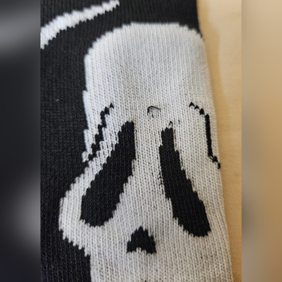Ghostface "Horror Movies & Chill?" Graphic Men's Socks NEW - Picture 4 of 5